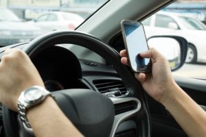 cellphone-driving-laws-florida-and-massachusetts